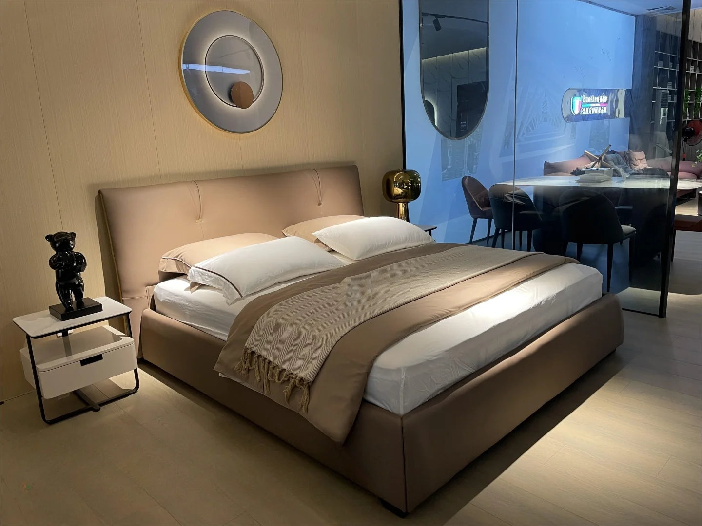 Luxury Bed King Size Wholesale Hotel Bedroom Furniture Set Luxurious Up-holstered Beds Double Fabric Modern Soft Bed