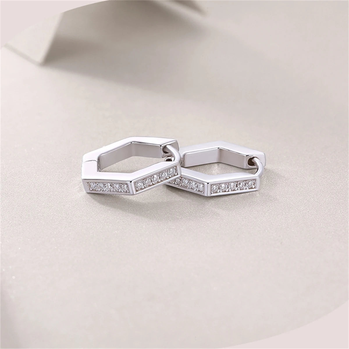 TBCYD 1MM D Color Full Moissanite Loop Hoop Earrings For Women S925 Silver 18k White Gold Plated Sparkling Ear Clip Jewelry Gift