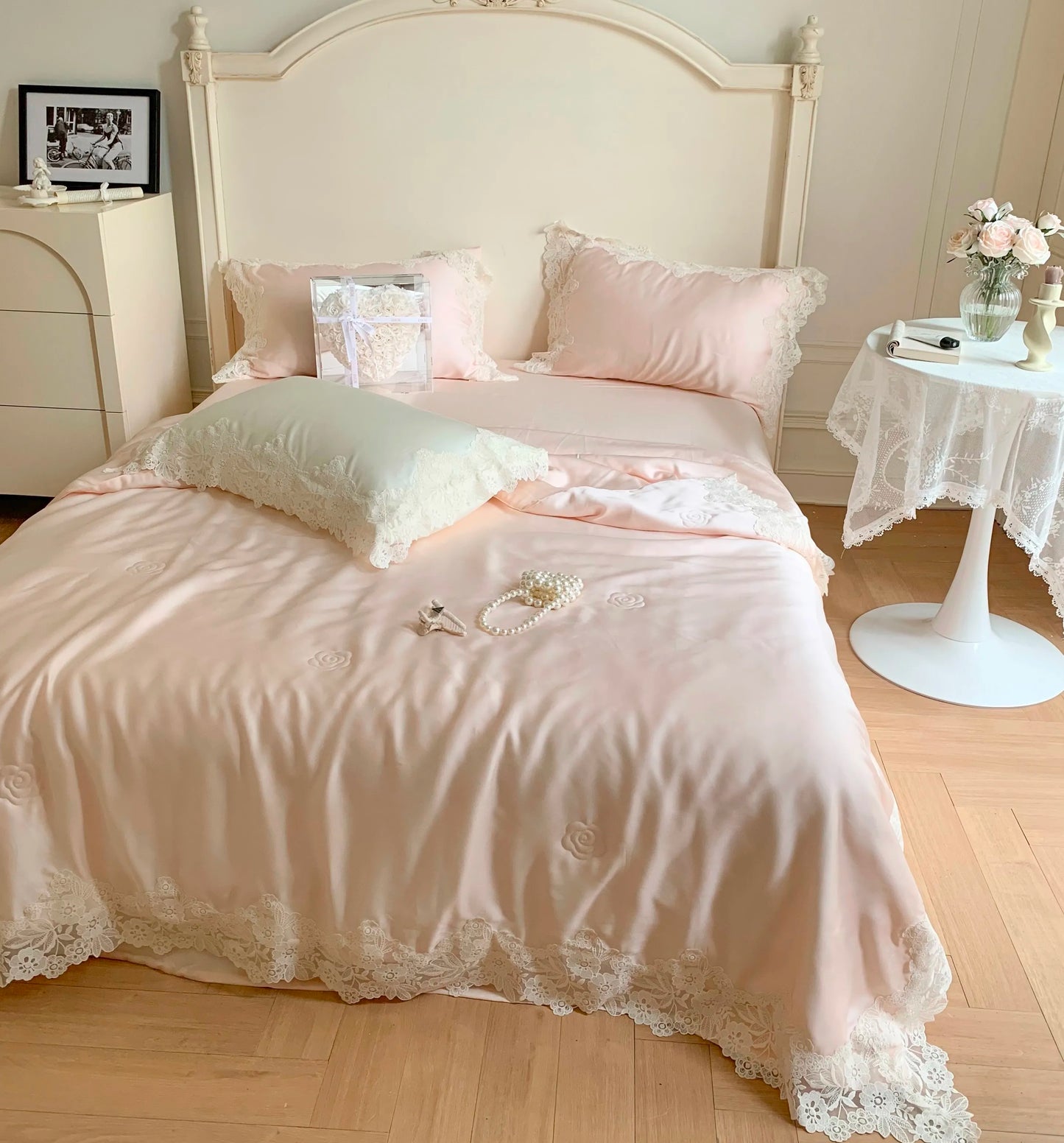 100%Eucalyptus Lyocell Cream White Lace Soft Silky Textured Wrinkle-Free Summer comforter Blanket 1Pc Flat sheet 2Pillow shams