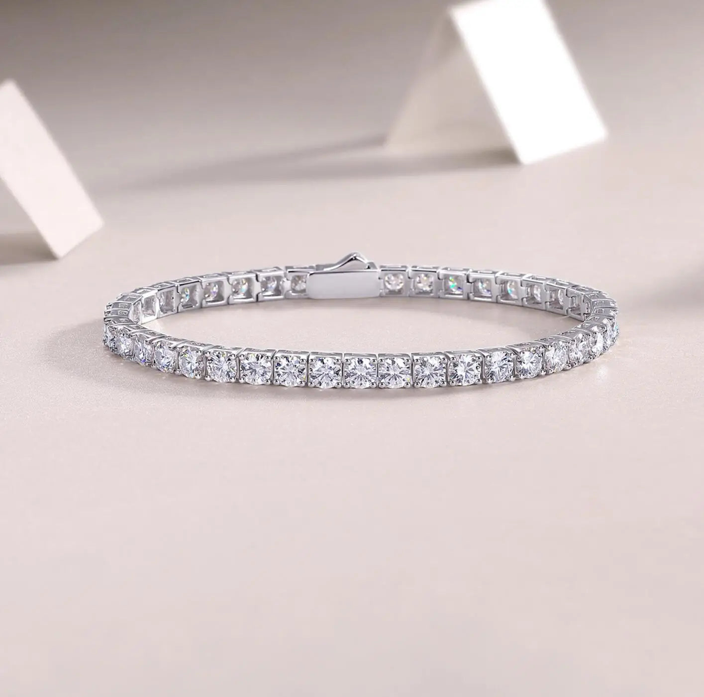Sweetrain Moissanite Tennis Bracelet for Women 18K White Gold Plated S925 Sterling Silver Lab Grown Diamond Bracelet with GRA