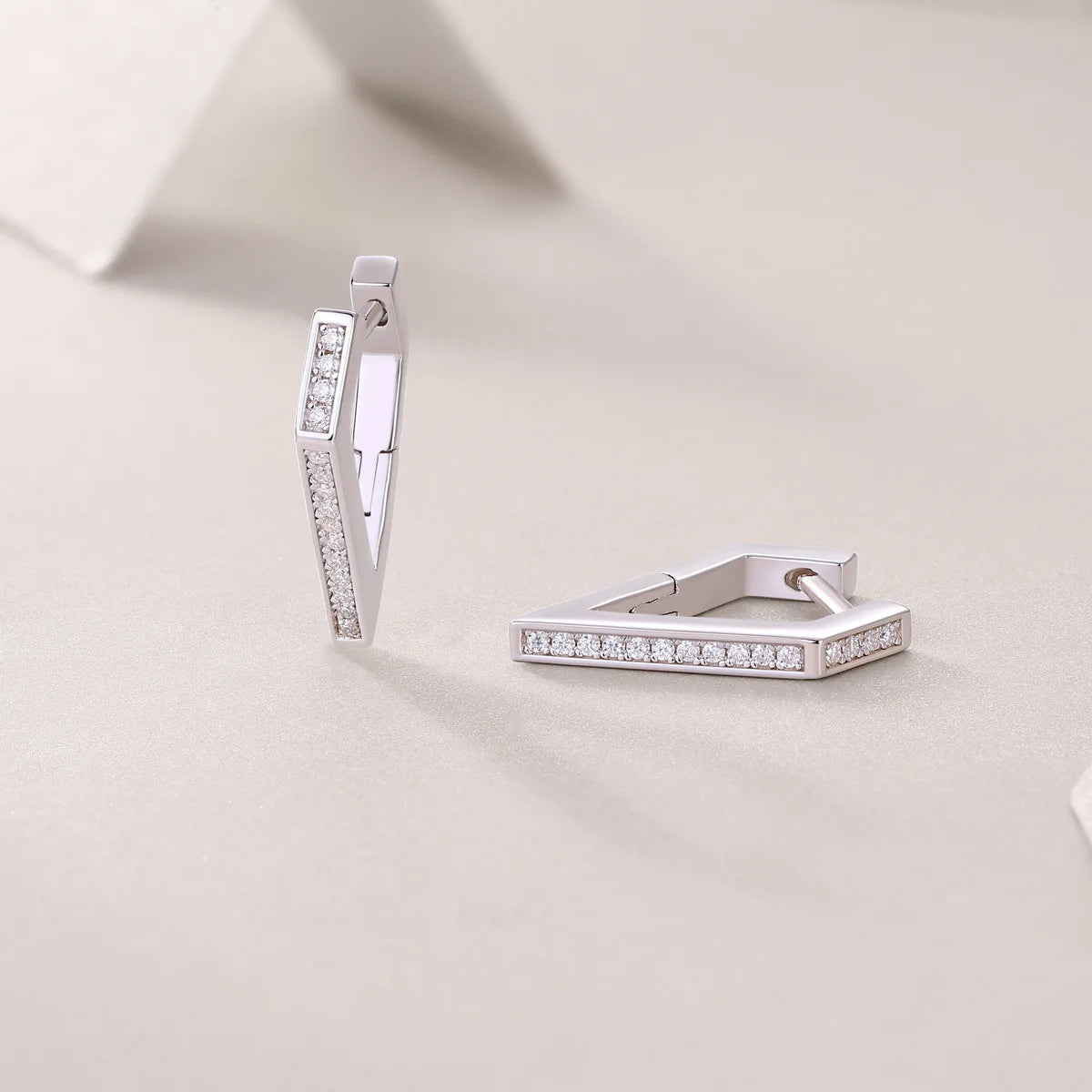 TBCYD 1MM D Color Full Moissanite Loop Hoop Earrings For Women S925 Silver 18k White Gold Plated Sparkling Ear Clip Jewelry Gift