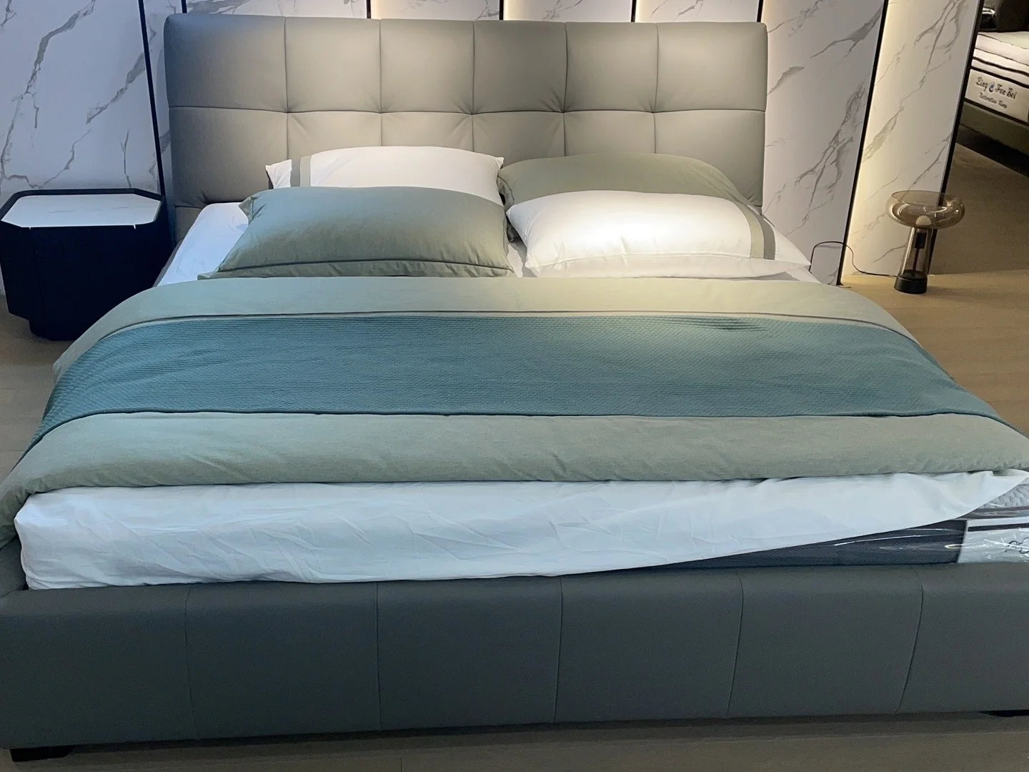 Luxury Bed King Size Wholesale Hotel Bedroom Furniture Set Luxurious Up-holstered Beds Double Fabric Modern Soft Bed