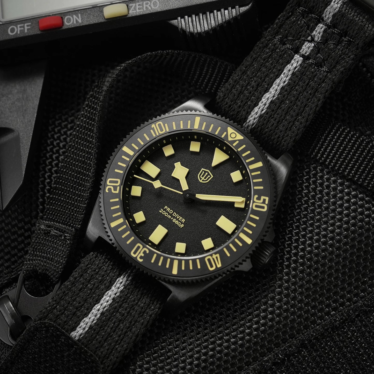 Watchdives EXD 38mm Titanium Watch Exchangeable X Design  VH31 Sweep Second Movement Quartz Watches Luminous  Waterproof  200M