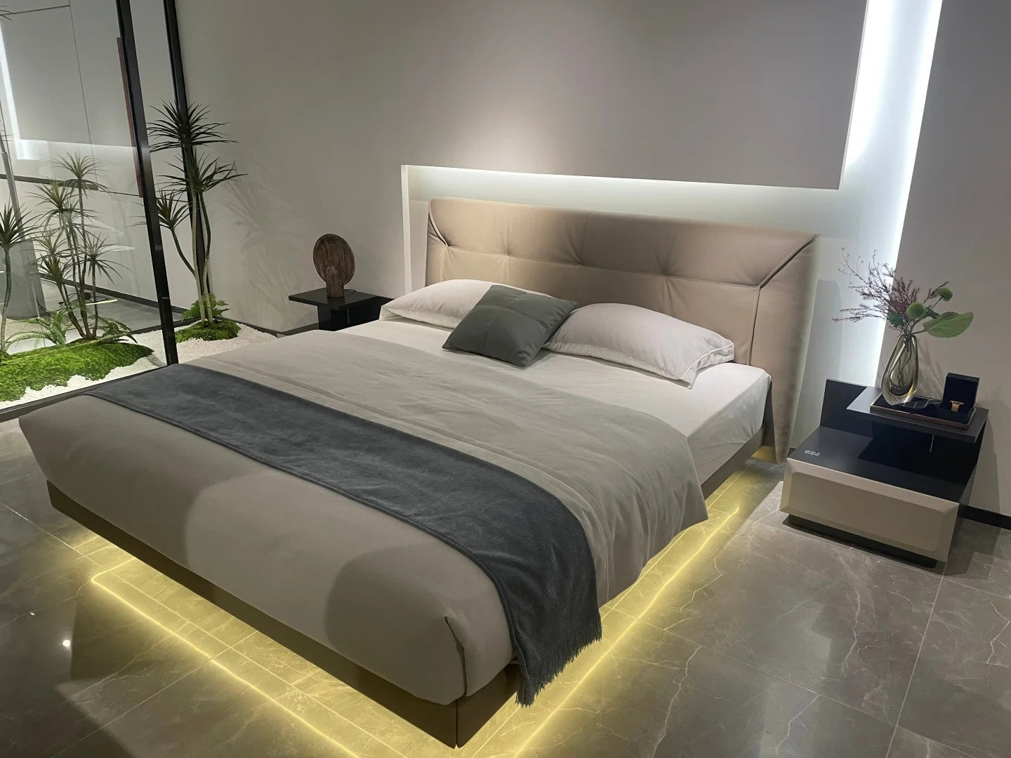Luxury Bed King Size Wholesale Hotel Bedroom Furniture Set Luxurious Up-holstered Beds Double Fabric Modern Soft Bed