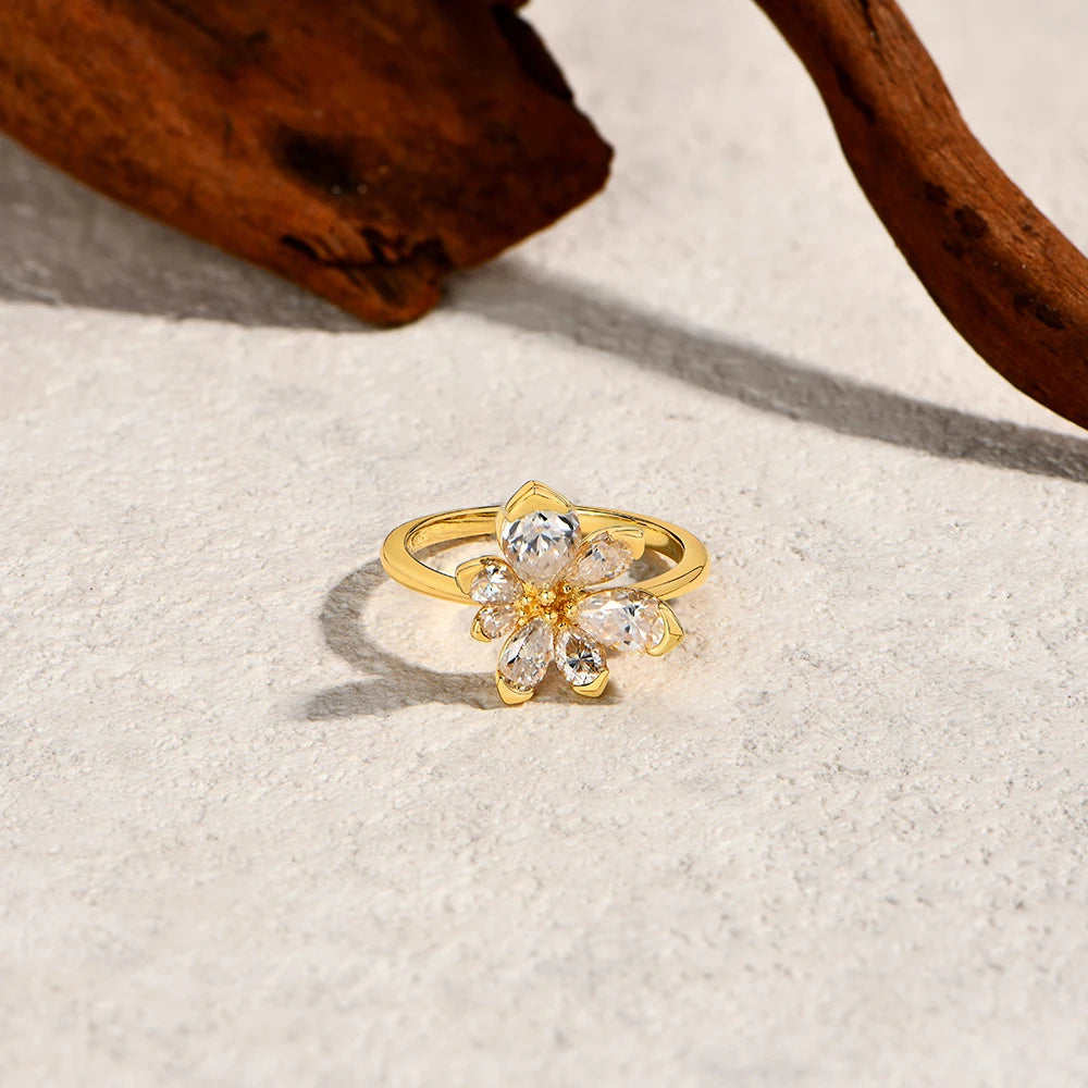 ATTAGEMS 925 Sterling Silver Luxury Women Ring Flowers DVVS1 Moissanite Pear-cut Classical Band Engagement Wedding Fine Jewelry