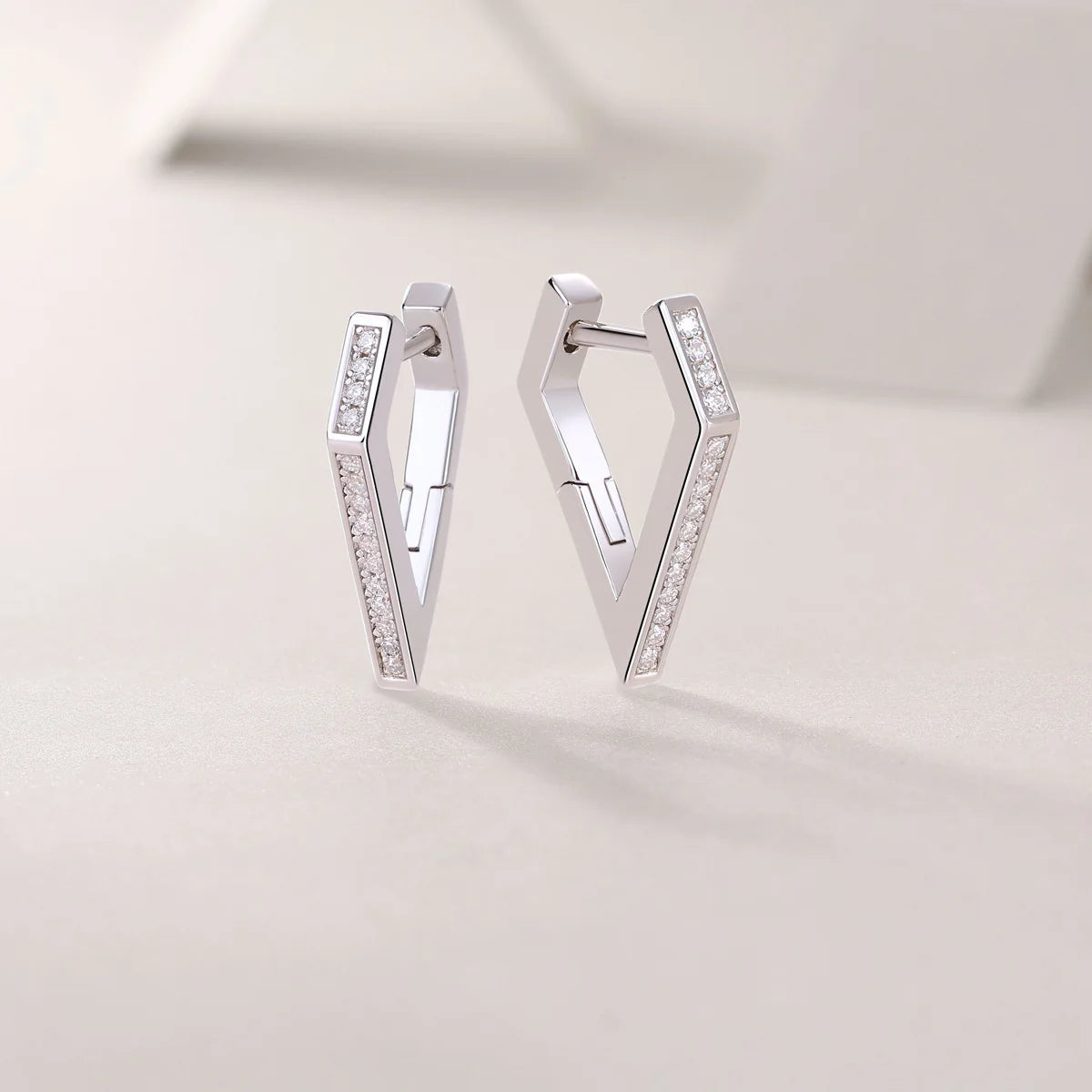 TBCYD 1MM D Color Full Moissanite Loop Hoop Earrings For Women S925 Silver 18k White Gold Plated Sparkling Ear Clip Jewelry Gift