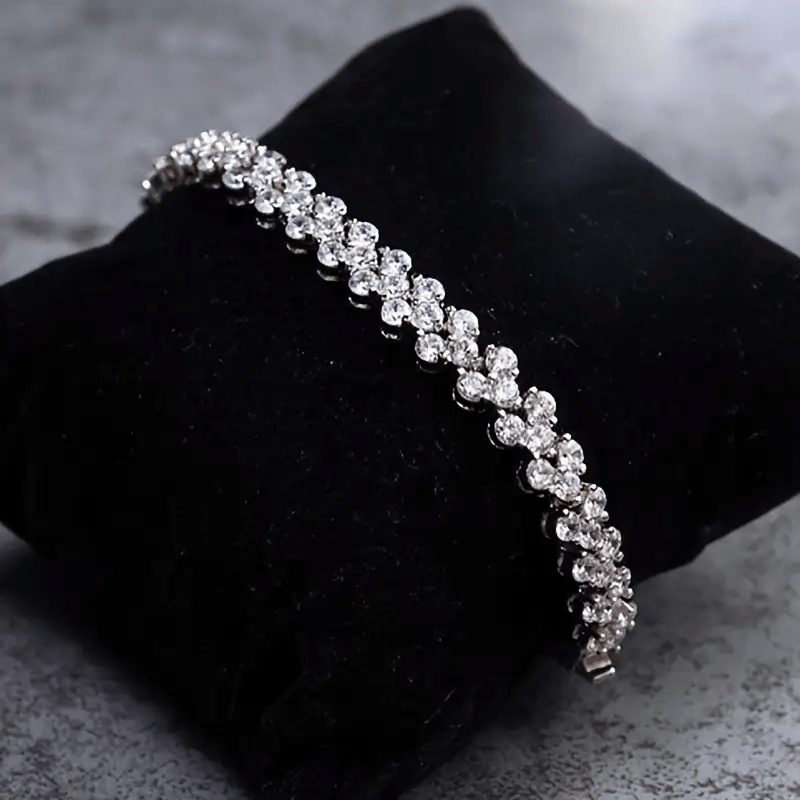 925 sterling silver, sparkling bracelet/bangle, ocean heart-shaped Roman style bracelet, hypoallergenic, fashionable and elegant, unique high-end design, birthdays, weddings, anniversaries, and Valentine's Day gifts.